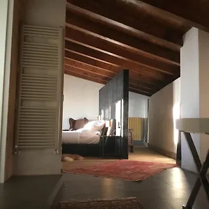 https://bb-il-castello-di-lucawest.italymilanhotels.net