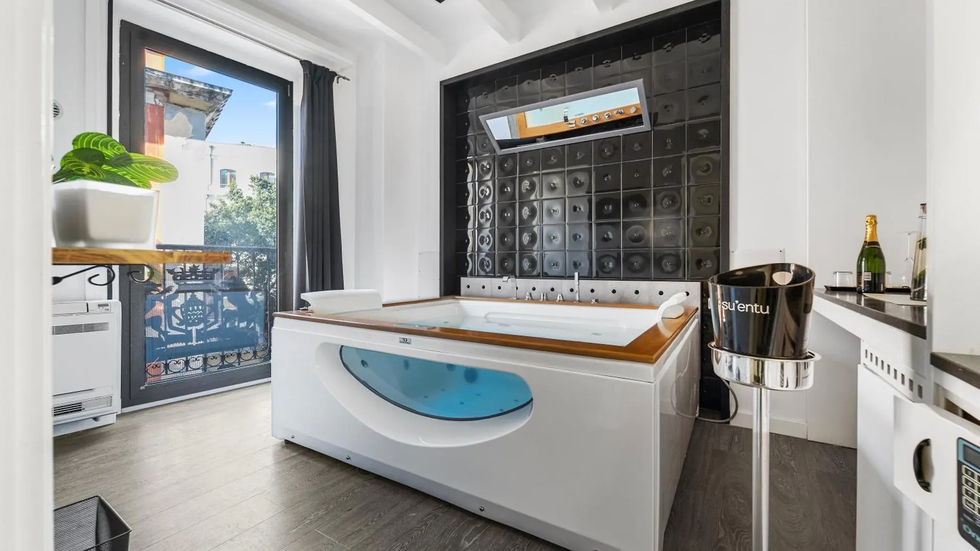 Guest house Ukiyo Suites And Rooms Cagliari